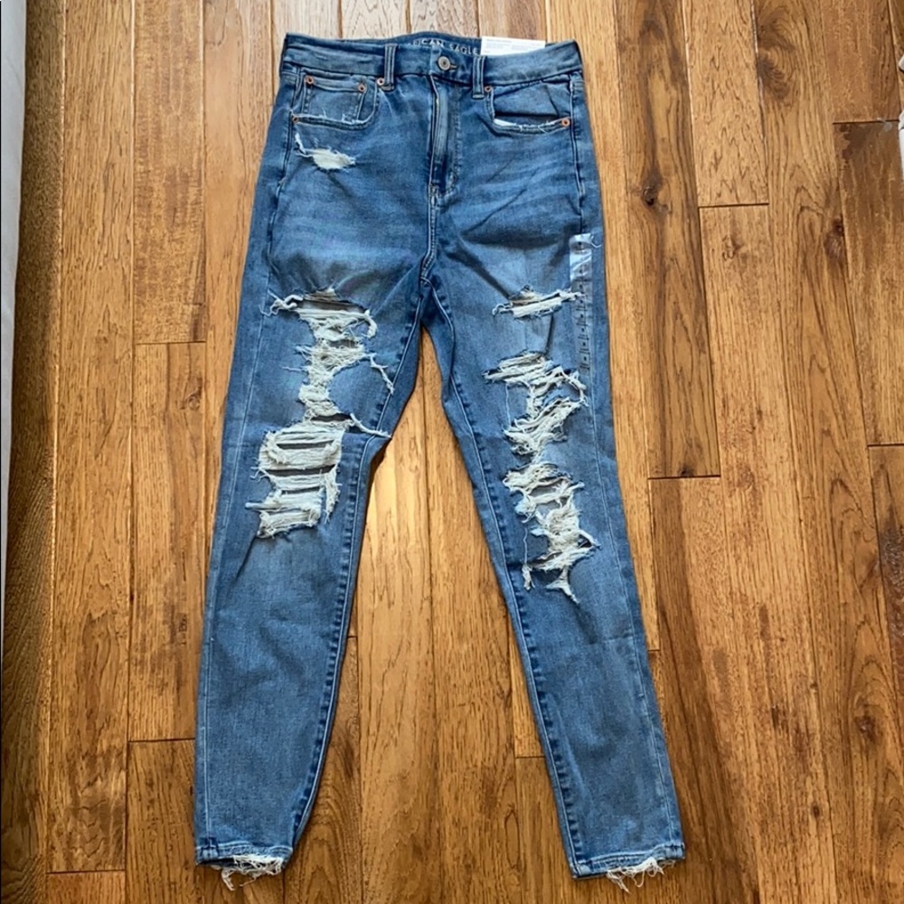 Brand NEW ripped American Eagle Jeans!